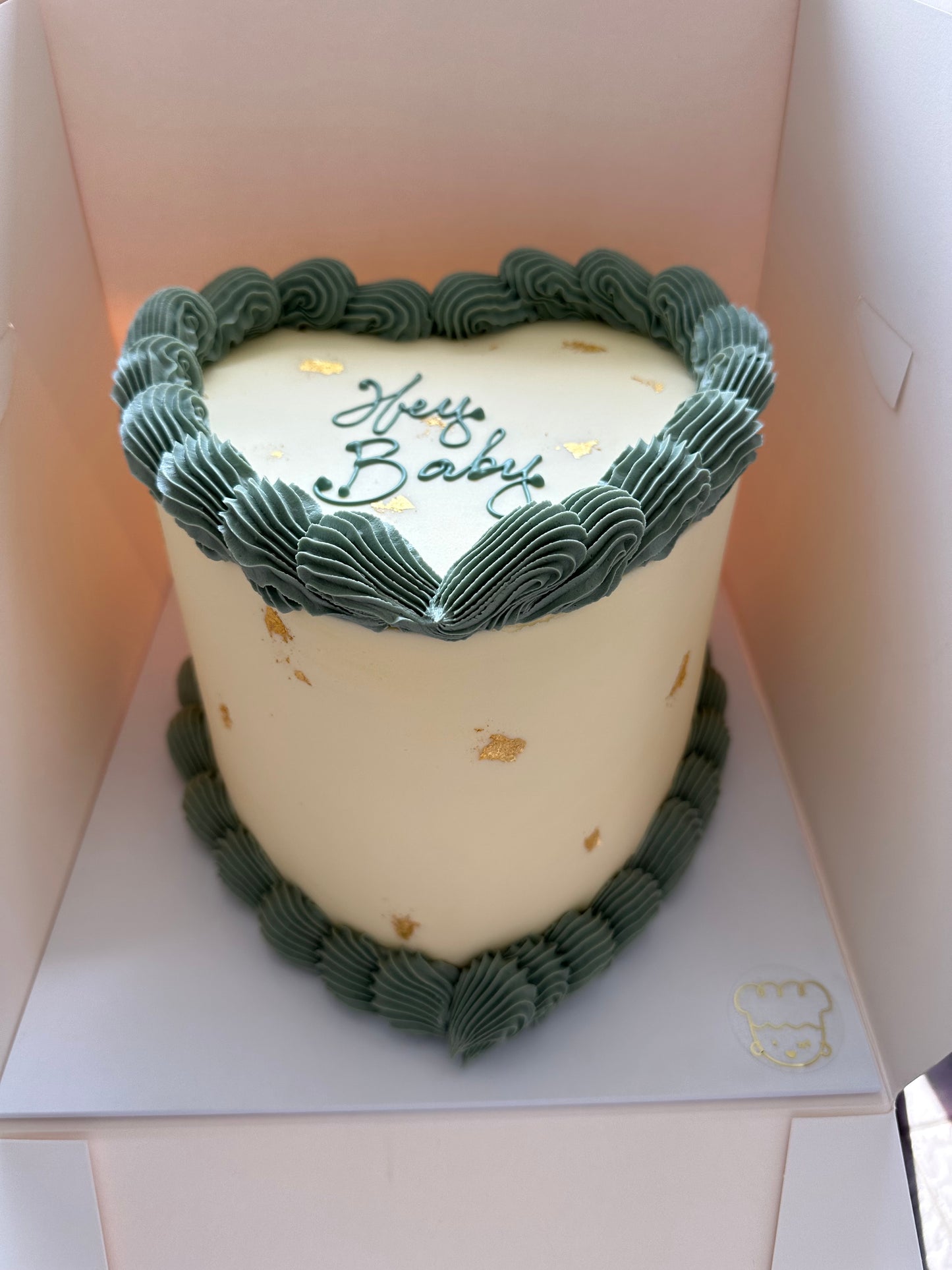 8inch Retro Round & Heart Cakes - Deluxe Flavours