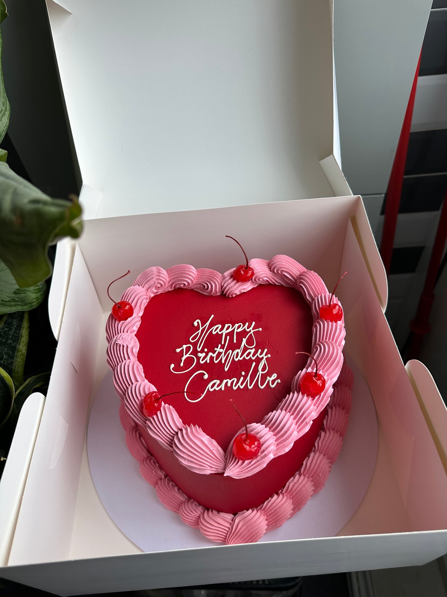 8inch Retro Round & Heart Cakes - Classic Flavours