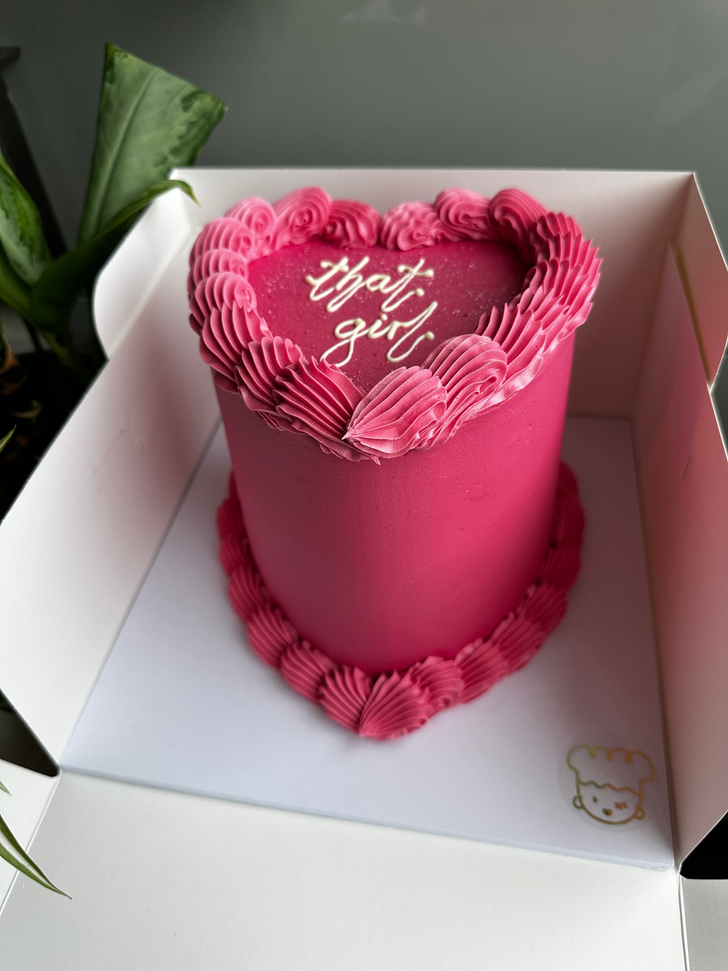 6inch Retro Round & Heart Cakes - Deluxe Flavours